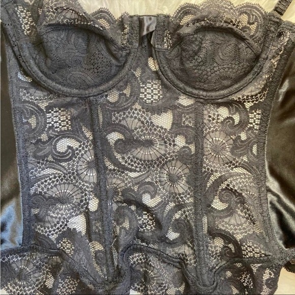 Vintage Victoria’s Secret black lace bustier corset 34B - Picture 3 of 4